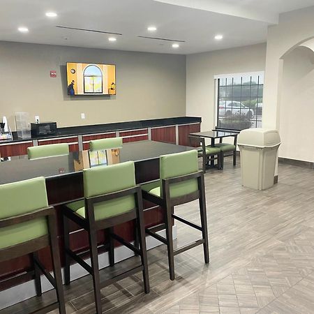 Hotel Super 8 By Wyndham San Antonio/Alamodome Area Exterior foto