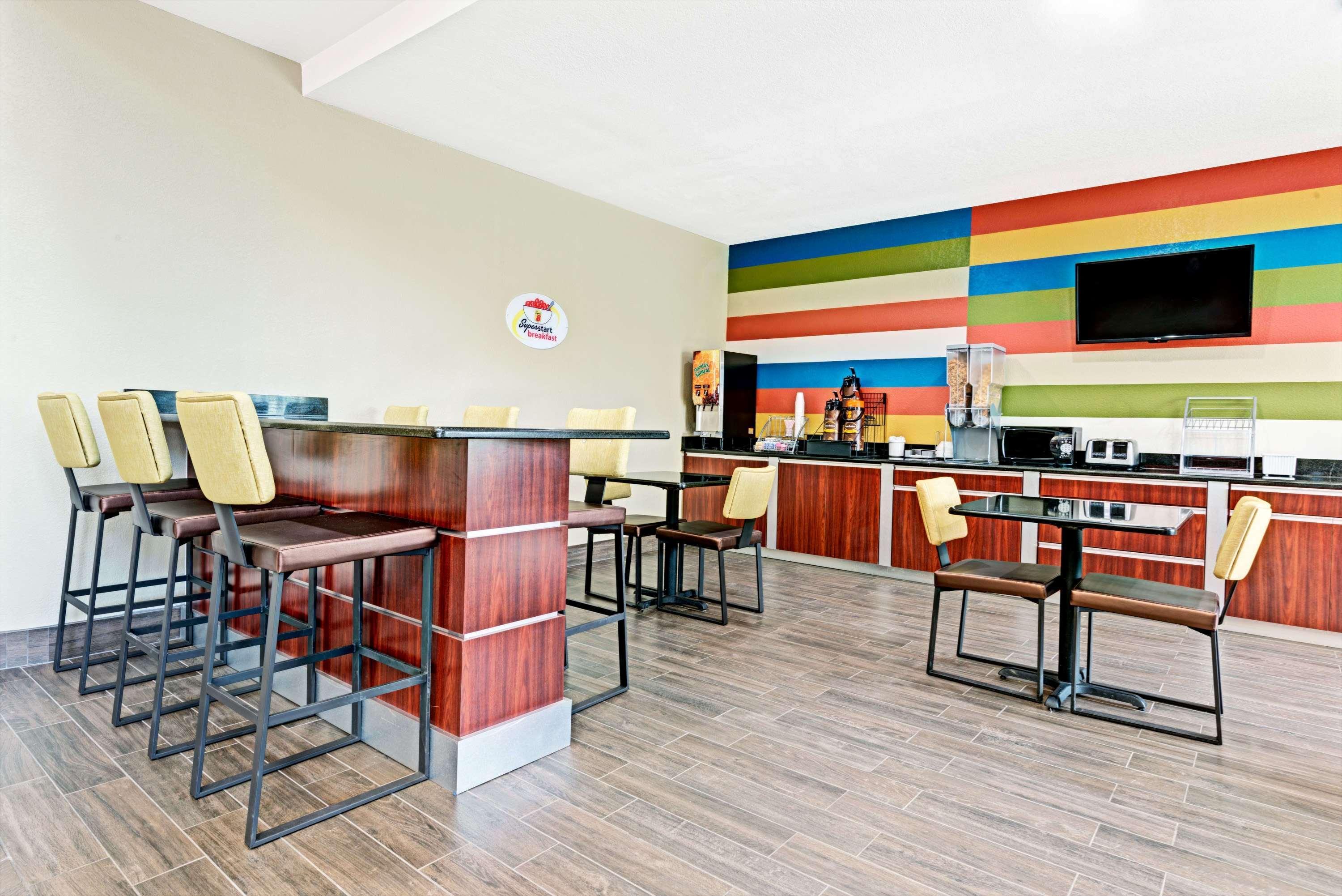Hotel Super 8 By Wyndham San Antonio/Alamodome Area Exterior foto