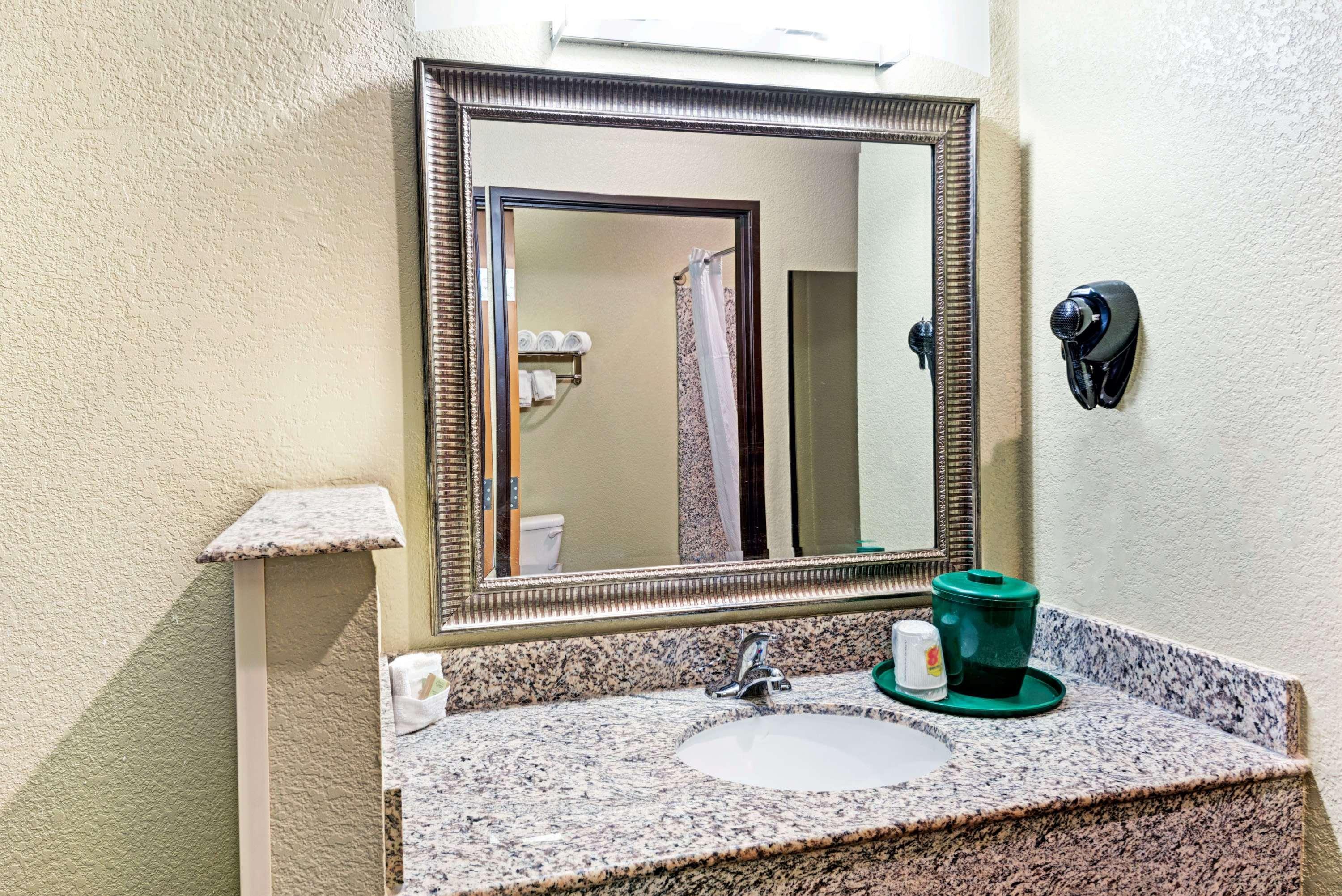 Hotel Super 8 By Wyndham San Antonio/Alamodome Area Exterior foto