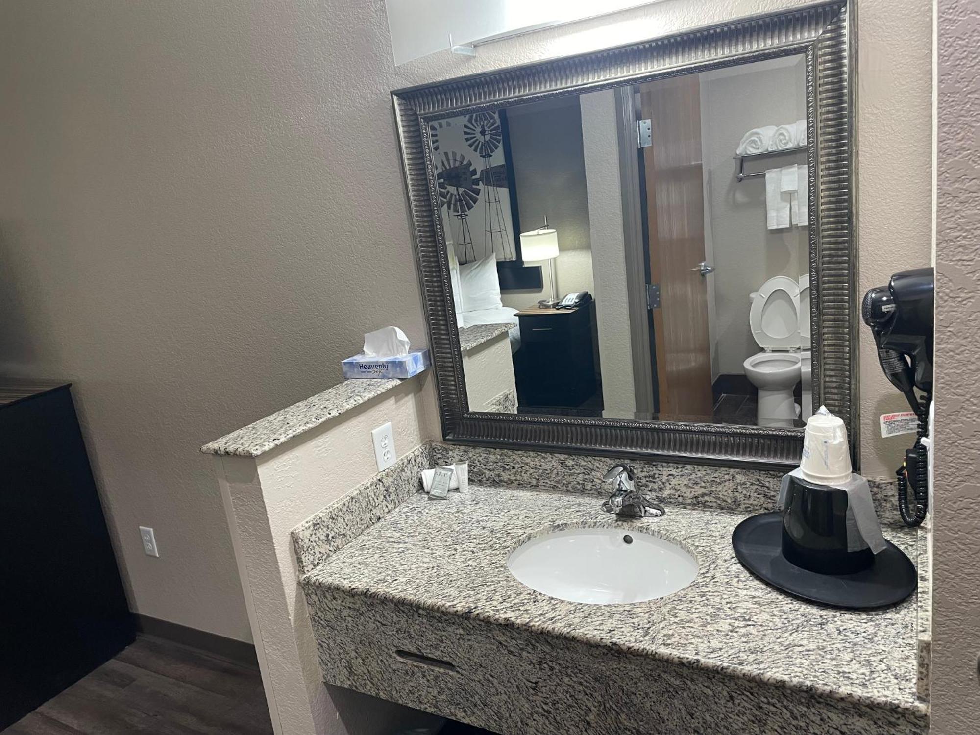 Hotel Super 8 By Wyndham San Antonio/Alamodome Area Exterior foto