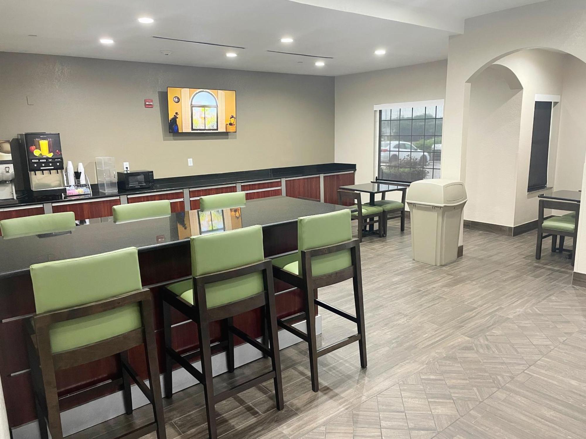 Hotel Super 8 By Wyndham San Antonio/Alamodome Area Exterior foto
